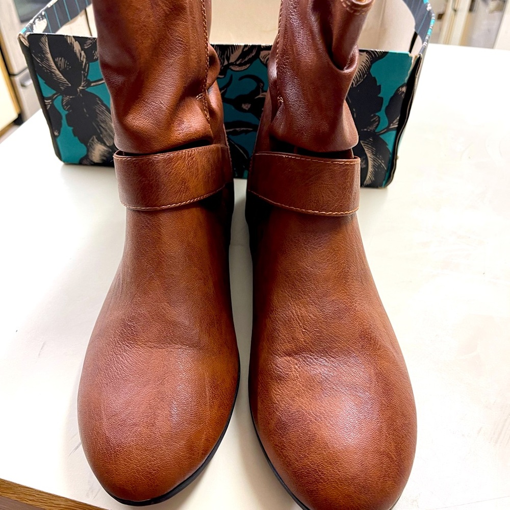 Women’s no boot size 12 W Cognac color